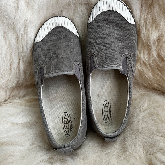 KEEN - ELSA slip on canvas sneakers/Size 9 - Picture 5 of 6